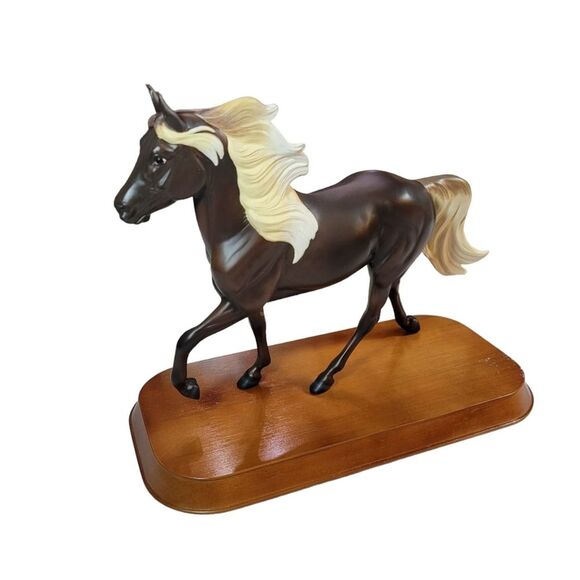 Breyer Dakota Rocky Mountain Horse collectible limited edition - NIB- RARE - Picture 2 of 15